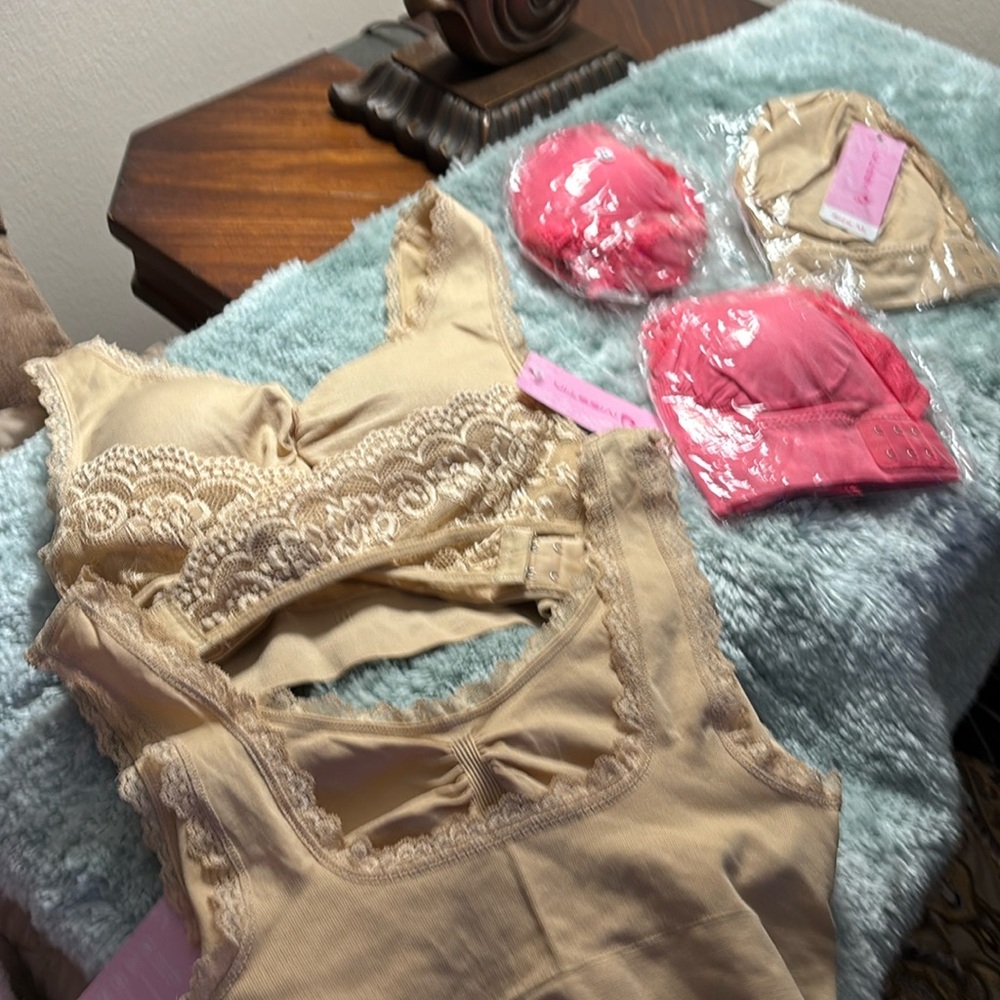 Bundle of 5 nwt bras XL brand is Jiviestin, lightly padded that can be removed